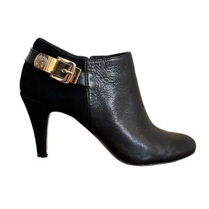 Vince Camuto Black Ankle Boots Gold Hardware Zip 7 Womens Boots LBD Heel Booties